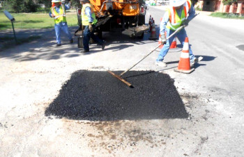 Street-and-Maintenance-Pothole-Patching__ResizedImageWzM1MCwyMjZd
